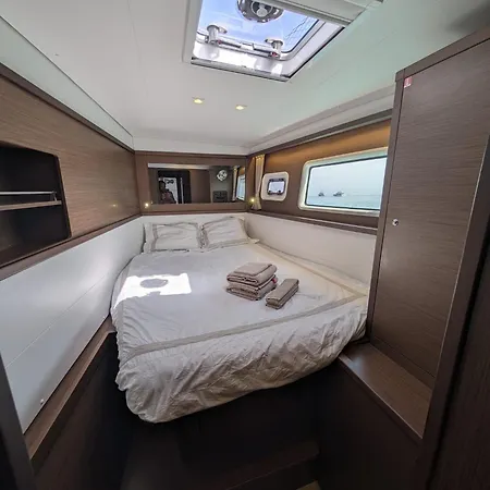 Botel Nuit A L'ancre B&r Catamaran De Luxe Shuttle Inclus