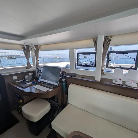Nuit A L'ancre B&r Catamaran De Luxe Shuttle Inclus La Maddalena (Sassari)