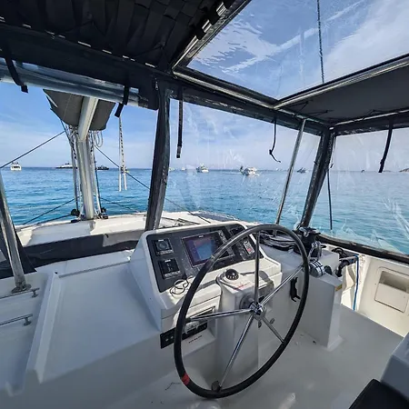 Nuit A L'ancre B&r Catamaran De Luxe Shuttle Inclus La Maddalena (Sassari)