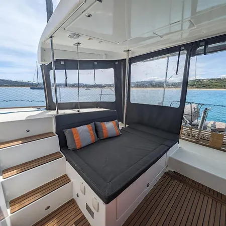 Nuit A L'ancre B&r Catamaran De Luxe Shuttle Inclus Botel La Maddalena (Sassari)