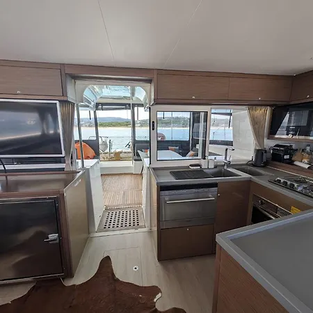 Nuit A L'ancre B&r Catamaran De Luxe Shuttle Inclus La Maddalena (Sassari)